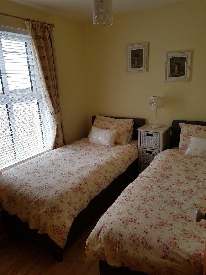 Beech House Villa Portballintrae ภายนอก รูปภาพ